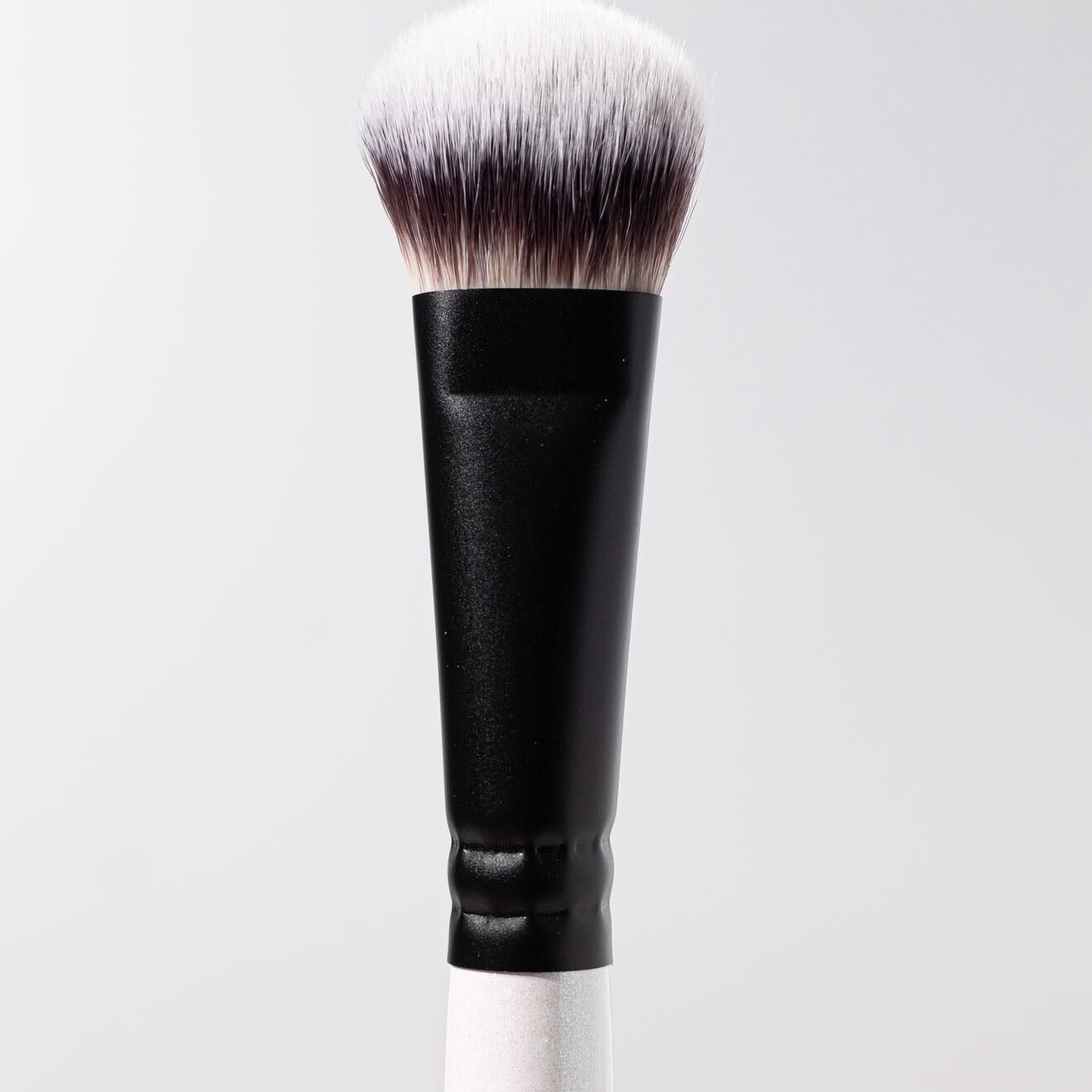 ŠEPETĖLIS MAKIAŽO PAGRINDUI, kreminiam modeliavimui. Nr. 20