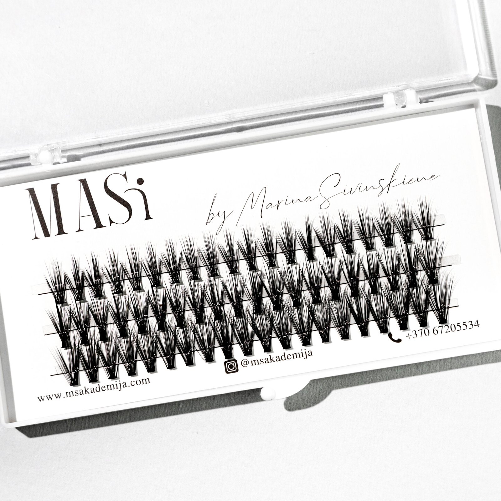 blakstienos kuokšteliais