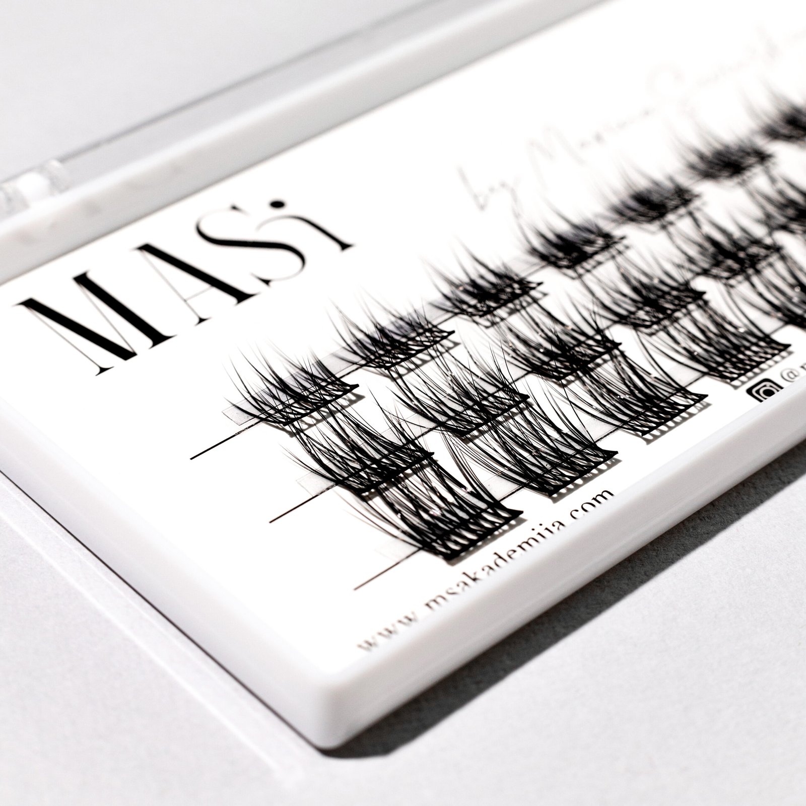artificial eyelashes in tufts